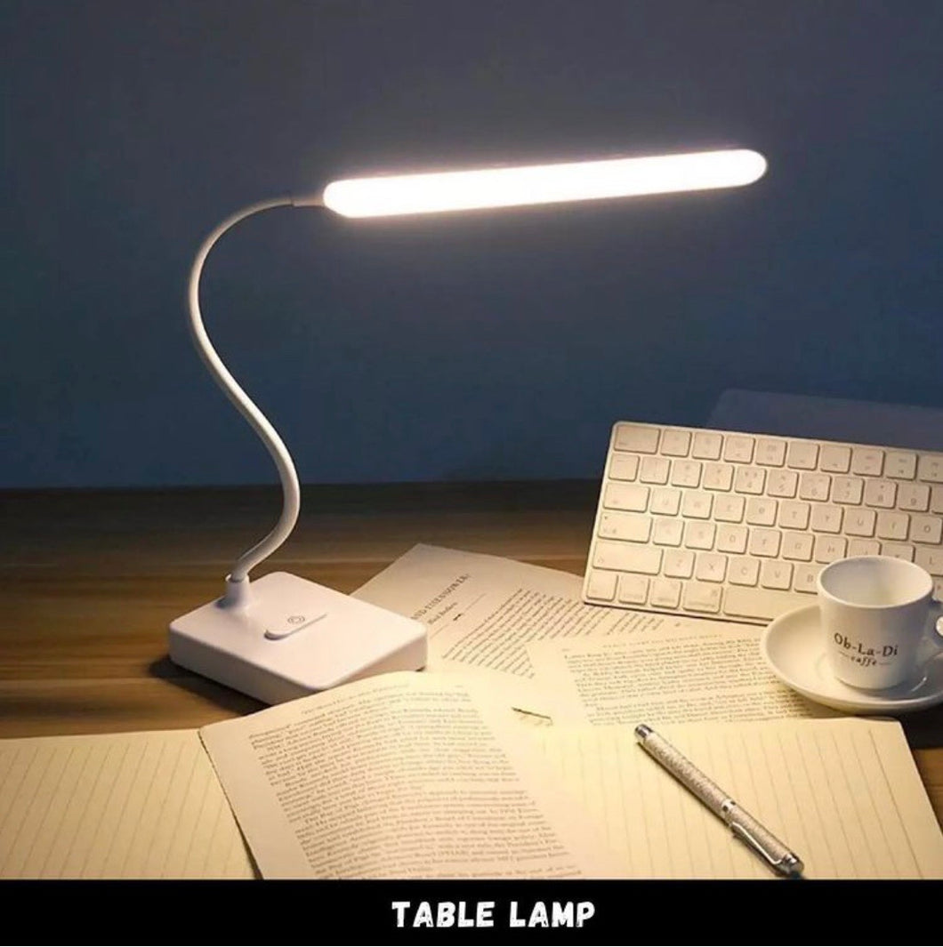 โคมไฟตั้งโต๊ะ LED ให้แสงสว่างถนอมสายตา